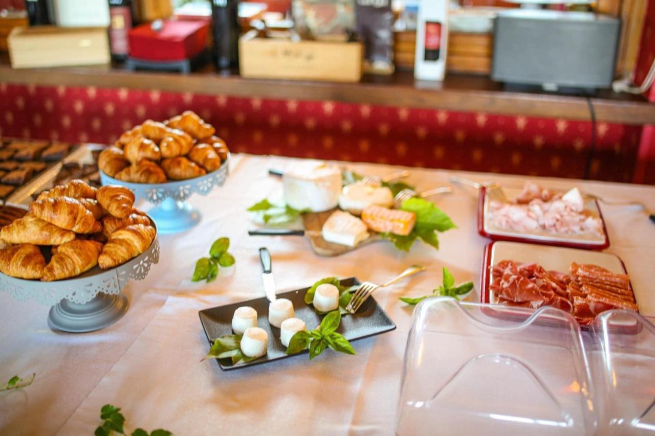 Felicin - Ristorante Albergo "Dimora Storica" Monforte dʼAlba Kültér fotó